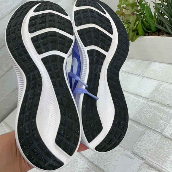 Nike Women's Purple and White Running Shoes  7 women's 6 youth - Picture 3 of 5